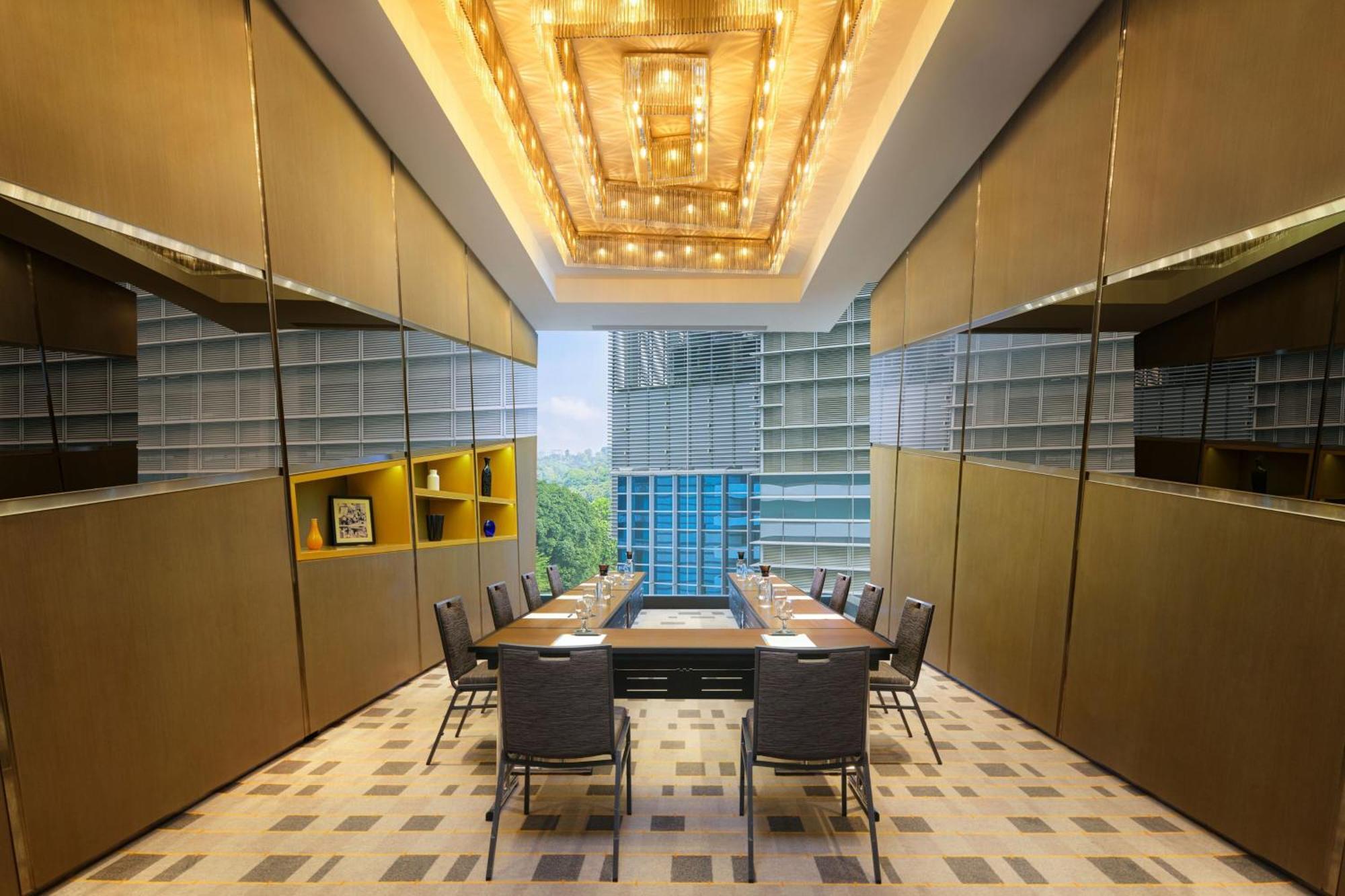 Le Méridien Hotel 5*