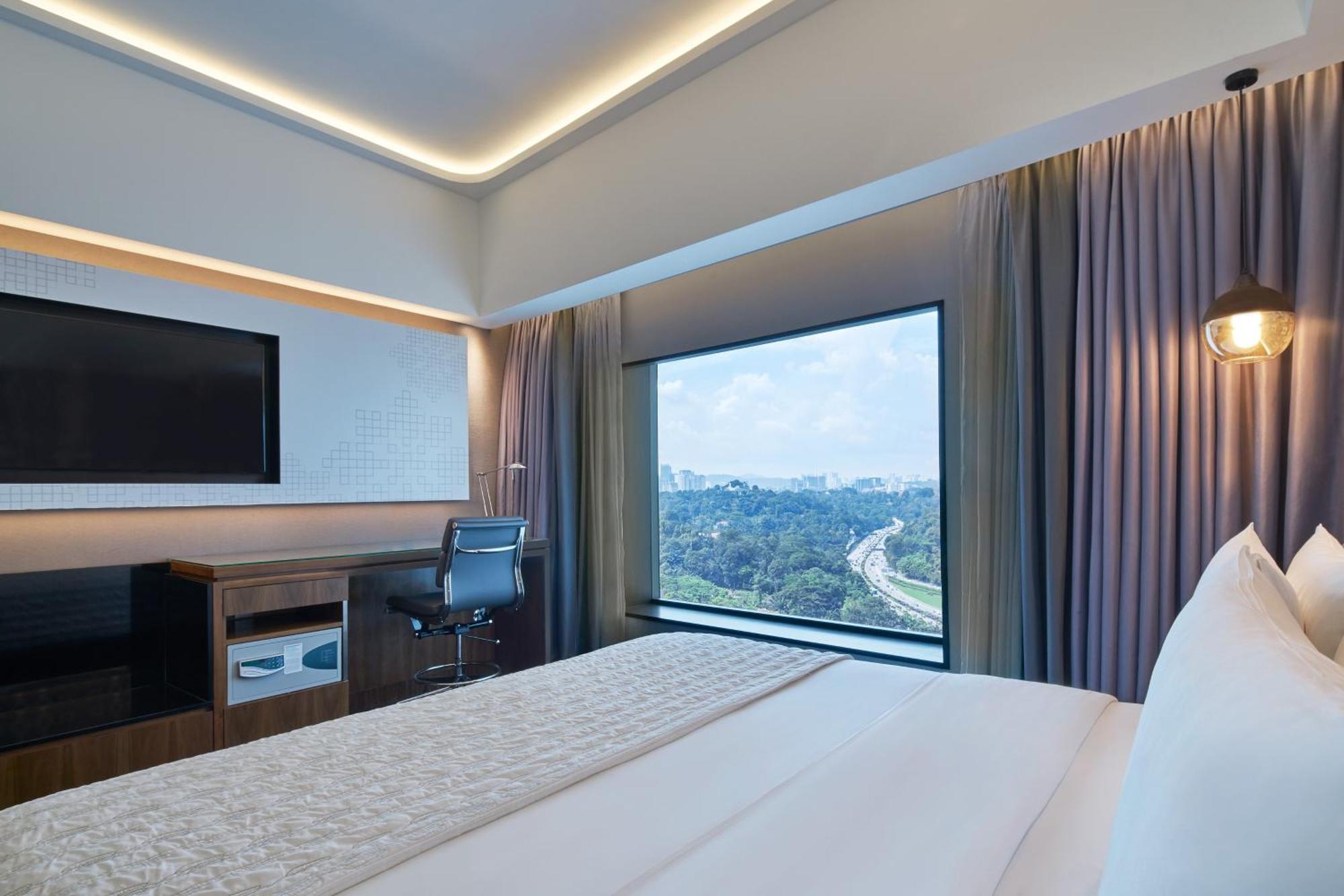 Le Méridien Hotel 5*