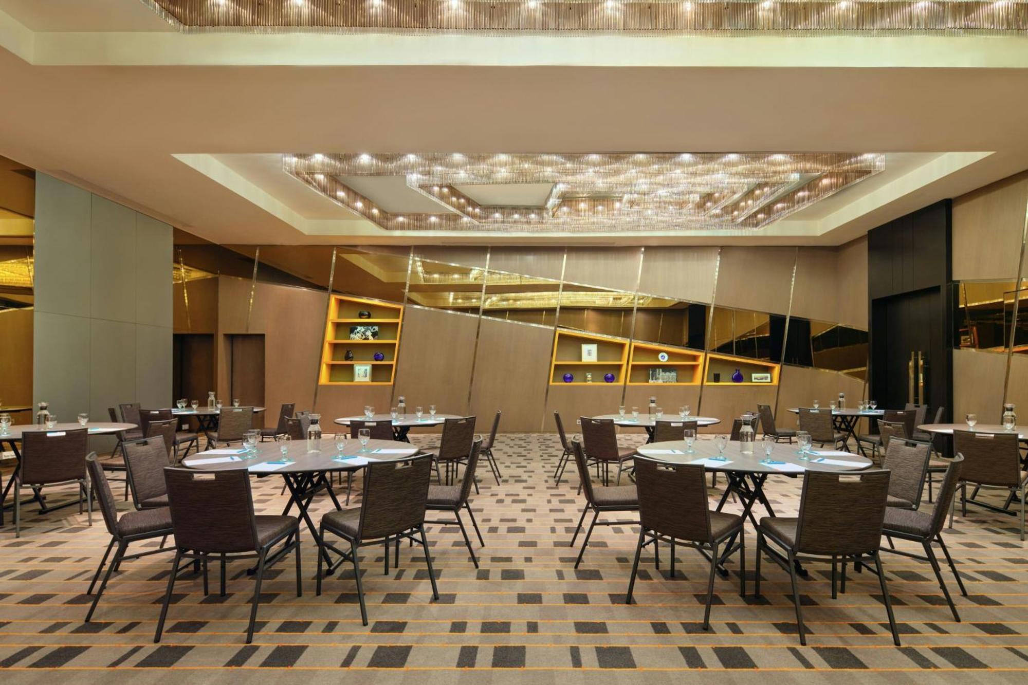 Le Méridien Hotel 5*